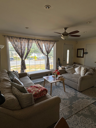 Photo - $500 - $650, plus utilities, next to UMD Shuttle Stop, Female Grad Students Preferred House