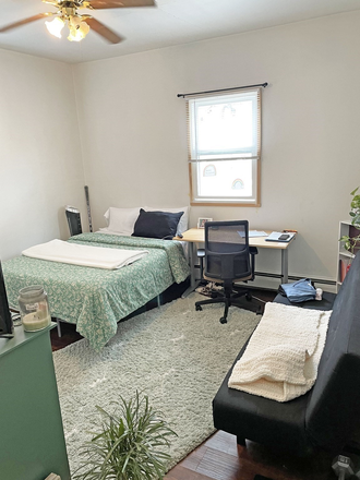 bedroom - Spacious Allston 4 bed/2 bath duplex for 9/1 - NO FEE! Apartments