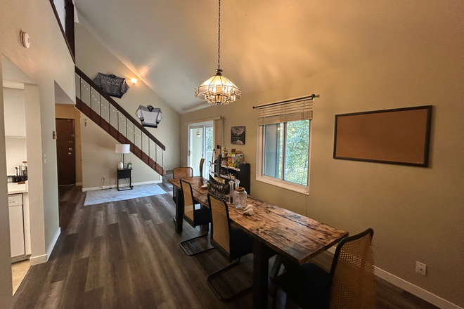 The dining room/main area - Private Rooms in Spacious 1,850 sq. ft. Condo on Foothill Drive ($630-$650)
