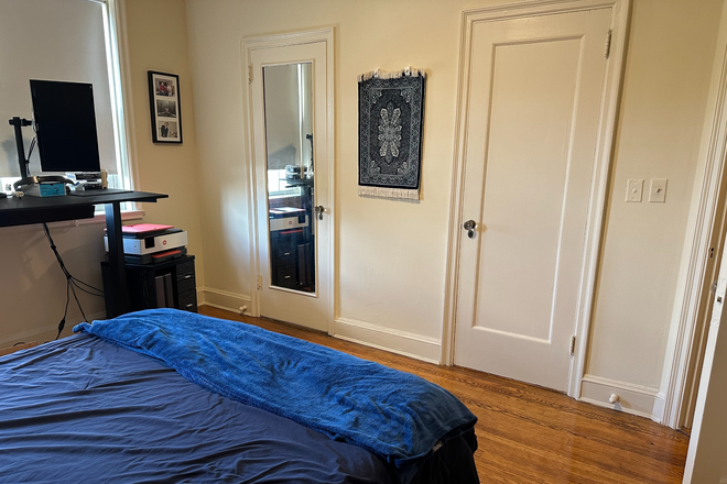 Bedroom w/ door to bathroom and door to closet - Furnished room & apartment at 100 W. University Parkway
