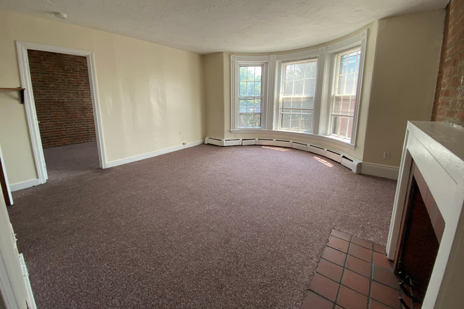 1 - Front Facing 1 bedroom on Symphony Rd for 9/1