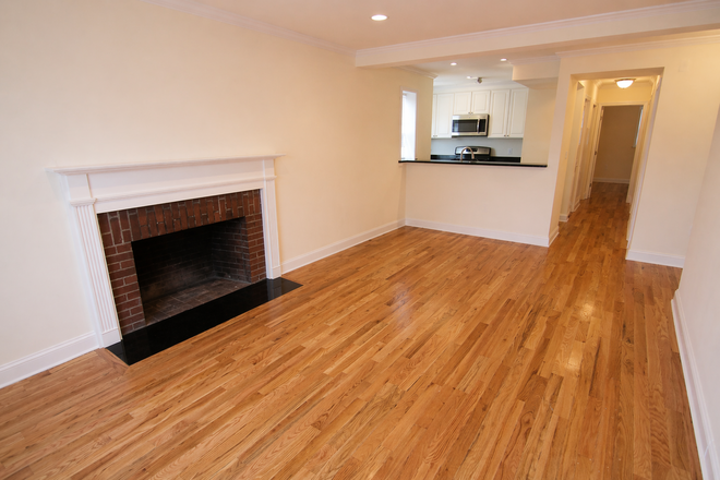 Living Room - Spacious 3 Bed Near Harvard Square | Heat & Hot Water Included Apartments