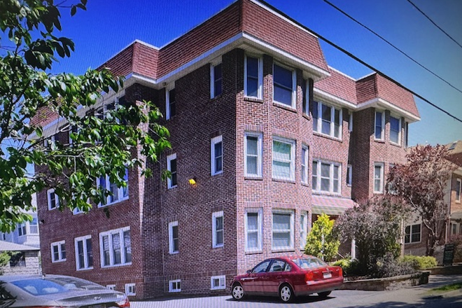 Exterior Building - 132 Elton Street Apartments
