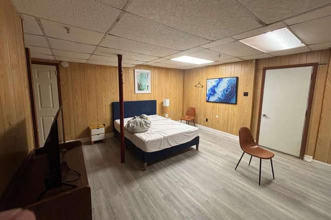 Bedroom - Angle1 - Permanent Accommodation - Spring 2026 (Jan-Jul) : Private Bedroom in a Townhouse next to UMD Campus!