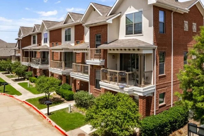 Oustide - Parkside Towns Apartments, 3x3 Townhouse, Private room and bathroom available