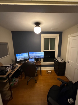 Study room - Master bedroom close to campus House