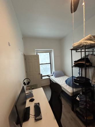 Room1 - Fllournoy St, 1 block from UIC CAmpus, 4 bed 1 bath Apartment Hardwood Floors