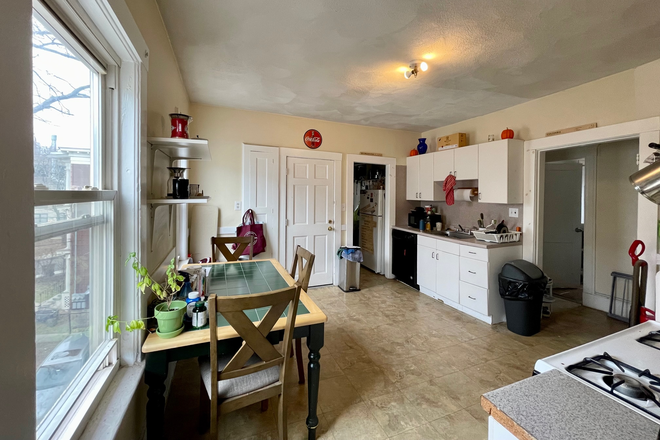 LIVING - NO BROKER FEE! SPACIOUS 4 BED AVAIL. 9/1/25!