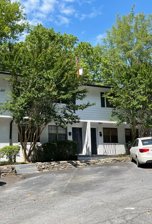 2 parking lot - 3B2B Townhouse at Pine Pointe on Briarcliff Road 2 MIN WALK TO EMORY SHUTTLE