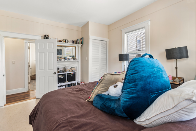 Call NOW for showings! 617-236-8550 - RIVER ST - HUGE & MODERN 5BR/1BA NEAR CENTRAL SQ FOR *9/1/2026* W/ IN UNIT W/D, DECK, DW, EIK! Apartments