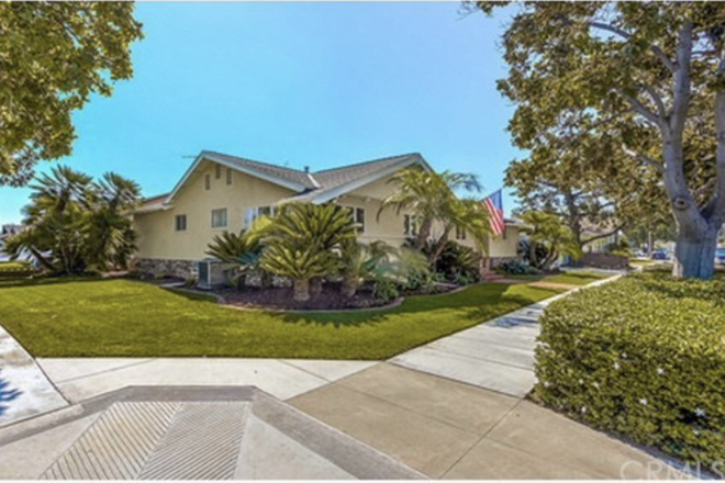 Corner street view - Hotel California, Home away from Home