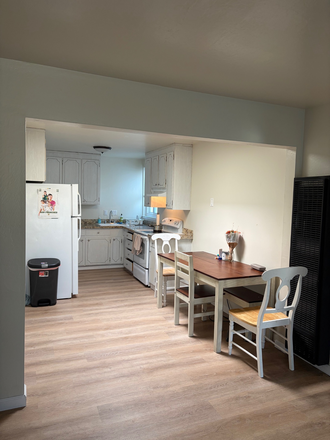 Dining room/Kitchen - Apartment close to campus (1 bedroom available)