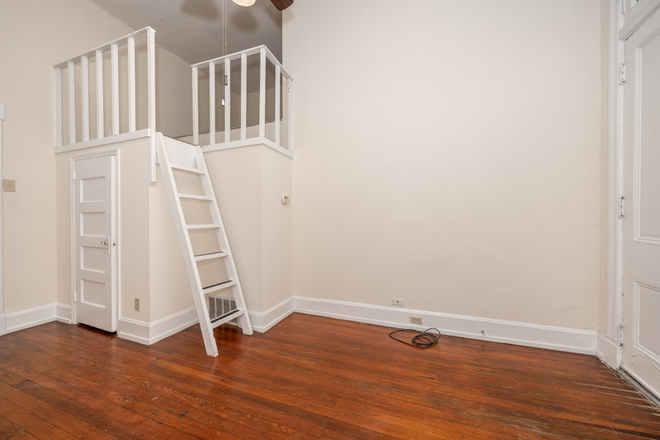 Loft 2B - 213-215 E. University Ave. Apartments