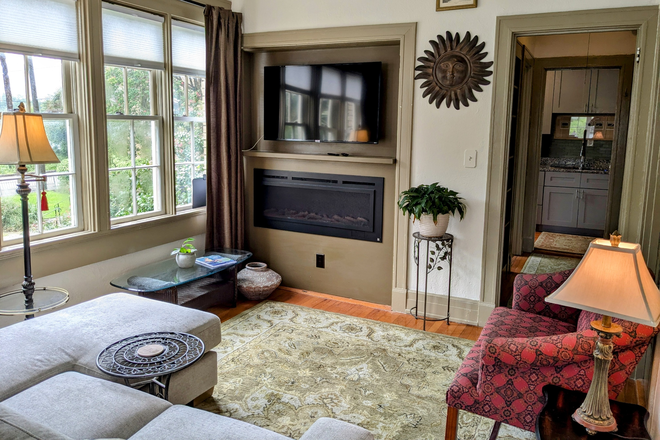 Living room with Fireplace - Colonial Lake Gem