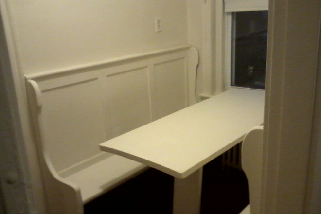 hubrealtyproperties.com - Spacious studio with extra dining area, on Green line in Brighton Apartments