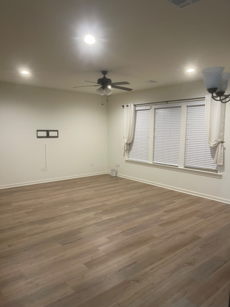 Living room - 3 BR / 2.5 BA / Close to LSU