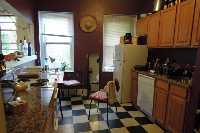 Call NOW for showings! 617-236-8600 - HEMENWAY ST - *NO FEE* DUPLEX 3BR/1BA IN SYMPHONY AVAIL *9/1/2026* W/ H&HW INC, LNDRY IN BLDNG, DW! Apartments