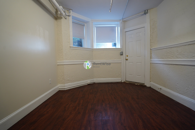 1 - AVAIL JAN 1st or NOW. NO FEE! Spacious Basement 1 bed, H/HW inc, Apartments