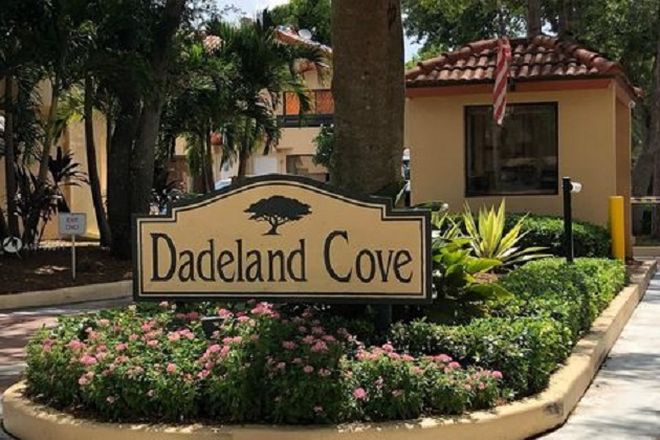 Dadeland Cove - Gated community - Dadeland Cove Townhouse
