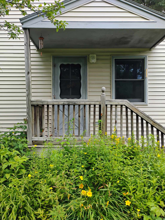 In-law Entrance - Furnished In-law Apartment Utilities Included