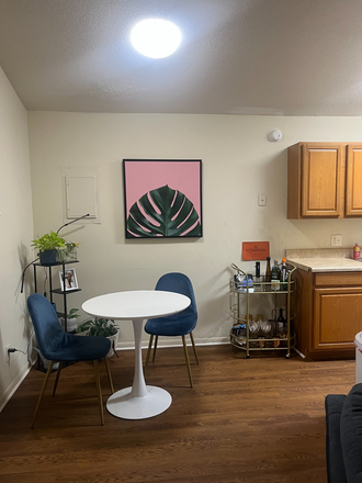Kitchen Dining Room - 2 Bedroom, 1 bath apartment walking distant to campus and King Street. Perfect for one or two people