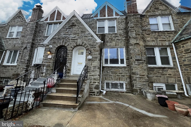 Front stone entrance leads to foyer with a coat closet - Stone townhouse near Hawk Hill