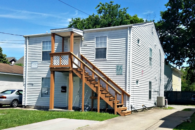 front - (ODUrent) 1336 W. 42nd St Units A & B