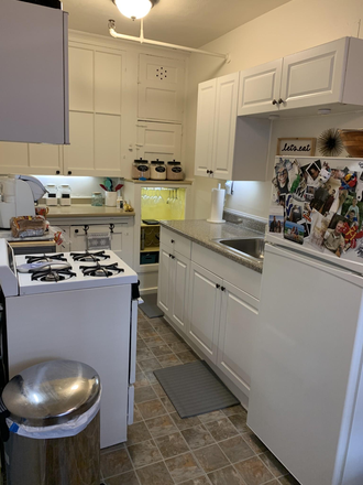 kitchen - Sunny Brighton 2 bed right on the B line Apartments