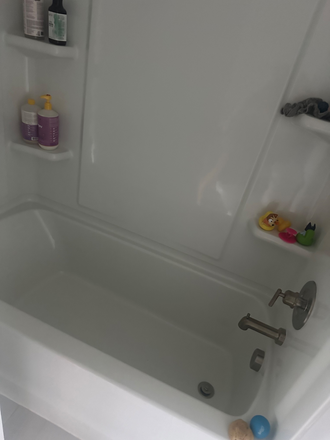 Bathtub/shower on 3rd floor - Mixson Towhnouse 15-20 mins from MUSC campus Townhome