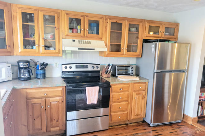 Kitchen - 2 bedroom, 1 bath, 1 block from the Ocean Mist and Matunuck Beach! Townhome