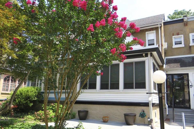 Street View - Townhouse Close to Campus on Rexford St