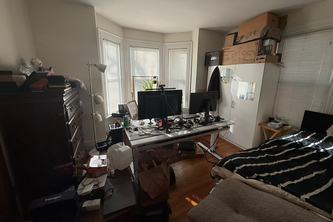 Larger Room - 401 Windsor St: 2 BD / 1 Bath House
