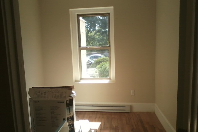Visit hubrealtyproperties.com - No realtor fee, wonderful rare 3 bedroom,  in Fenway Apartments