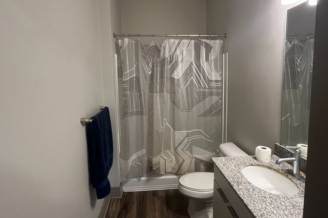Private Bathroom - Union Chapel Hill Apartment close to campus