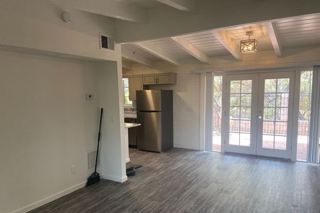 living room kitchen - Sam Hughes One Bedroom walking distance to the UA Apartments