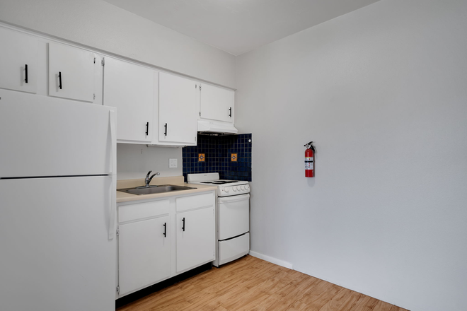 Full kitchen. - U OF A OFF CAMPUS HOUSING STUDIO AND 1 BEDROOM APARTMENT - RESERVE FOR FALL TODAY!