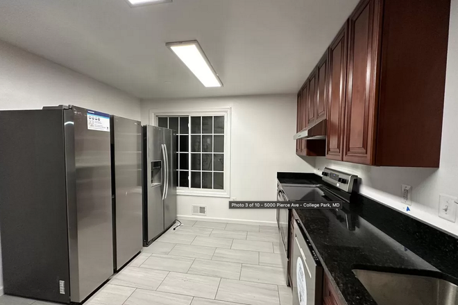 Kitchen - 5000 Pierce Ave House