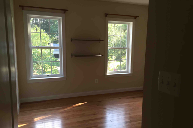 bedroom - Bedroom in luxury Geek House near UMD ($895 utilities included)