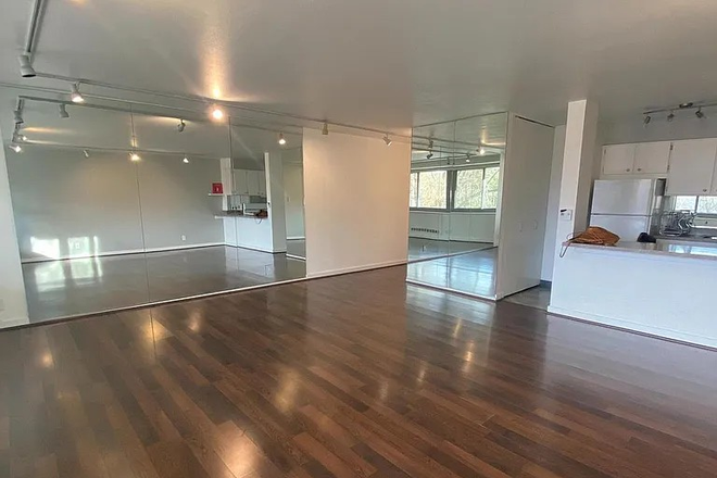 Main room - The Philadelphian. Large light studio with view of art museum, 1 mile to campus. Lots of storage. Condo