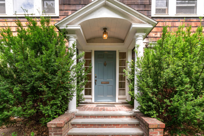 Exclusive front entrance - Spacious Brookline 3 bed condo w/1 pkg spot & in-unit laundry included in rent