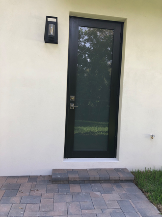 entry door - 1/1 walking distance Apartments