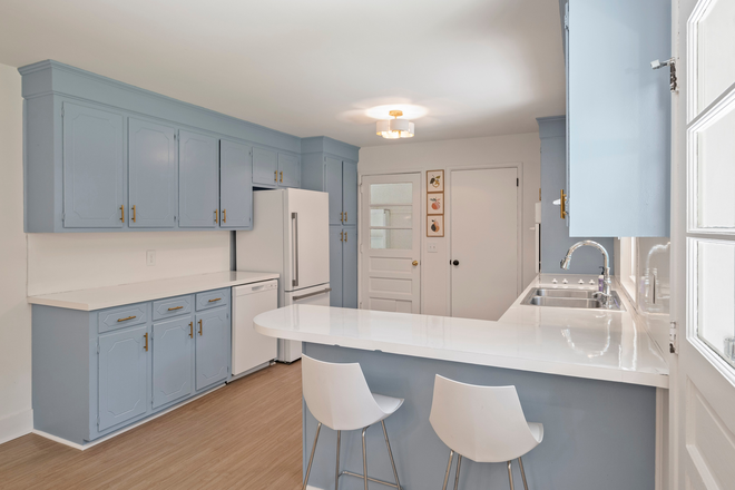 kitchen - West Ashley home for rent 3/2. Close to downtown, MUSC, College of Charleston. Large fenced yard.
