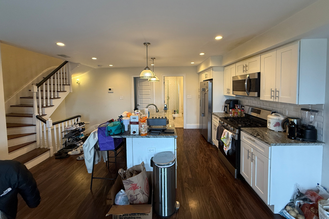 Kitchen - LAUNDRY IN UNIT! 4Bed/2Bath - Tons of Sunlight! Apartments