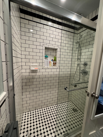 en suite shower - Apartment on the Hill