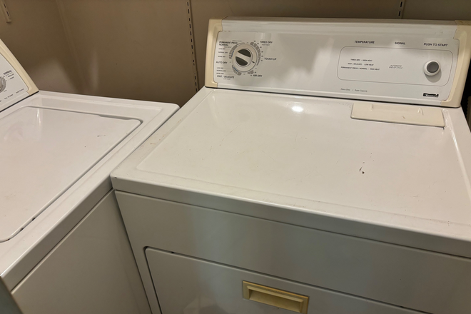 Clothes Washer and Dryer - Room and amenities north of DukeEast, near biketrail, safe, quiet House