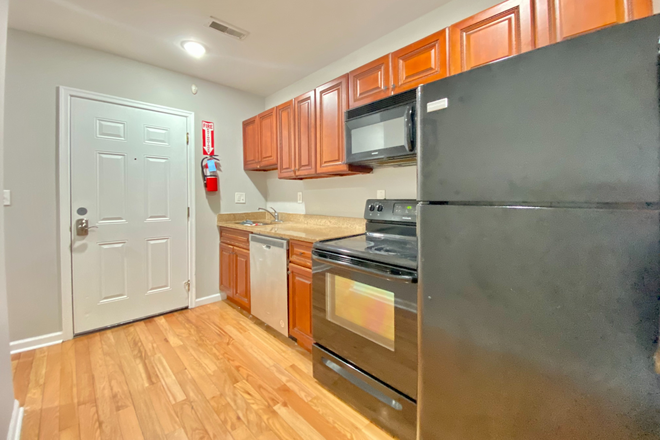 Kitchen - 1411 N 15th St #2B Townhome
