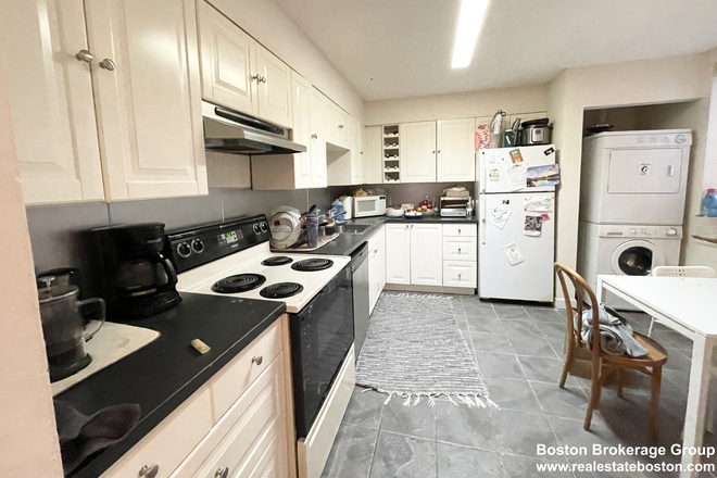 kitchen - Huge 5 bed 3 bath duplex on Gainsborough St with in unit laundry. Apartments