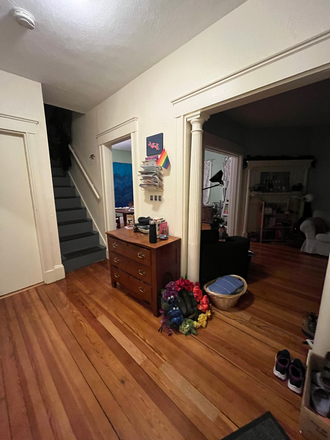 entry area - Four-bedroom apartment near Tufts Medford Campus