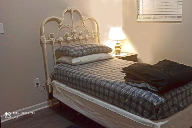 Standard Furnished Bedroom- Twin Bed - Fully Furnished. $845/room. Close to Shuttle. Great International Student w/o Car