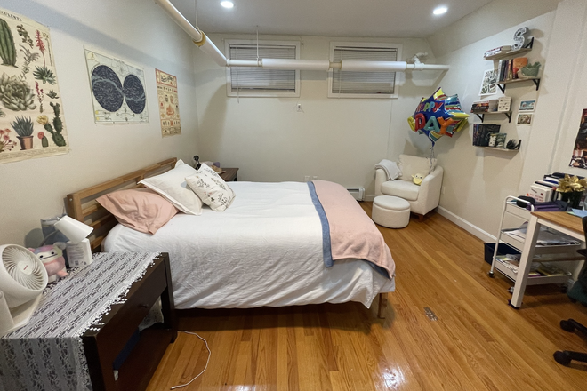 Bedroom - Summer Sublet Apartments